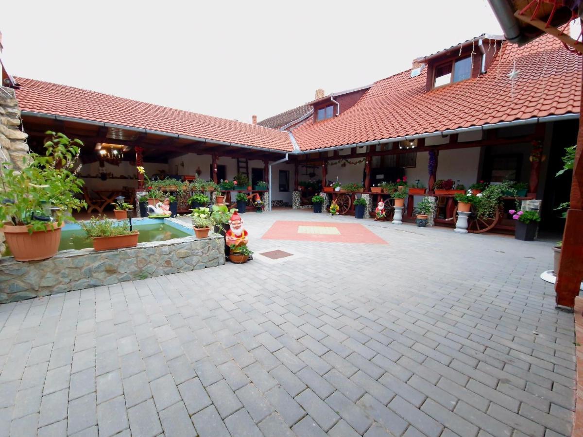 Mehadica House Villa Exterior photo